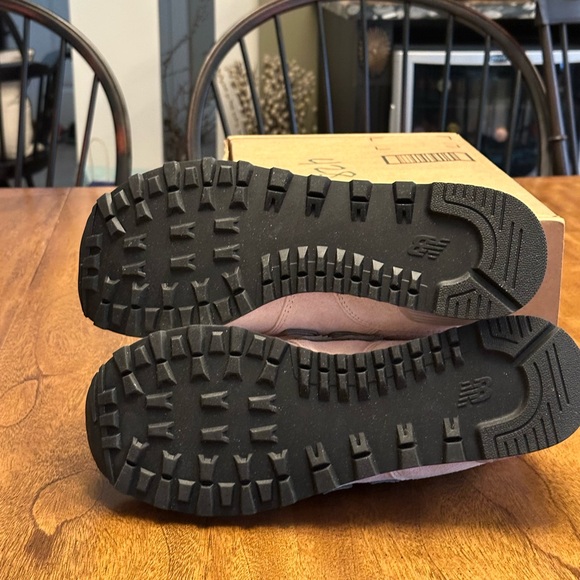 New Balance 574 women’s Pink Grey SOLD OUT - Picture 12 of 13